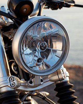R nine T Scrambler 的圆形前灯