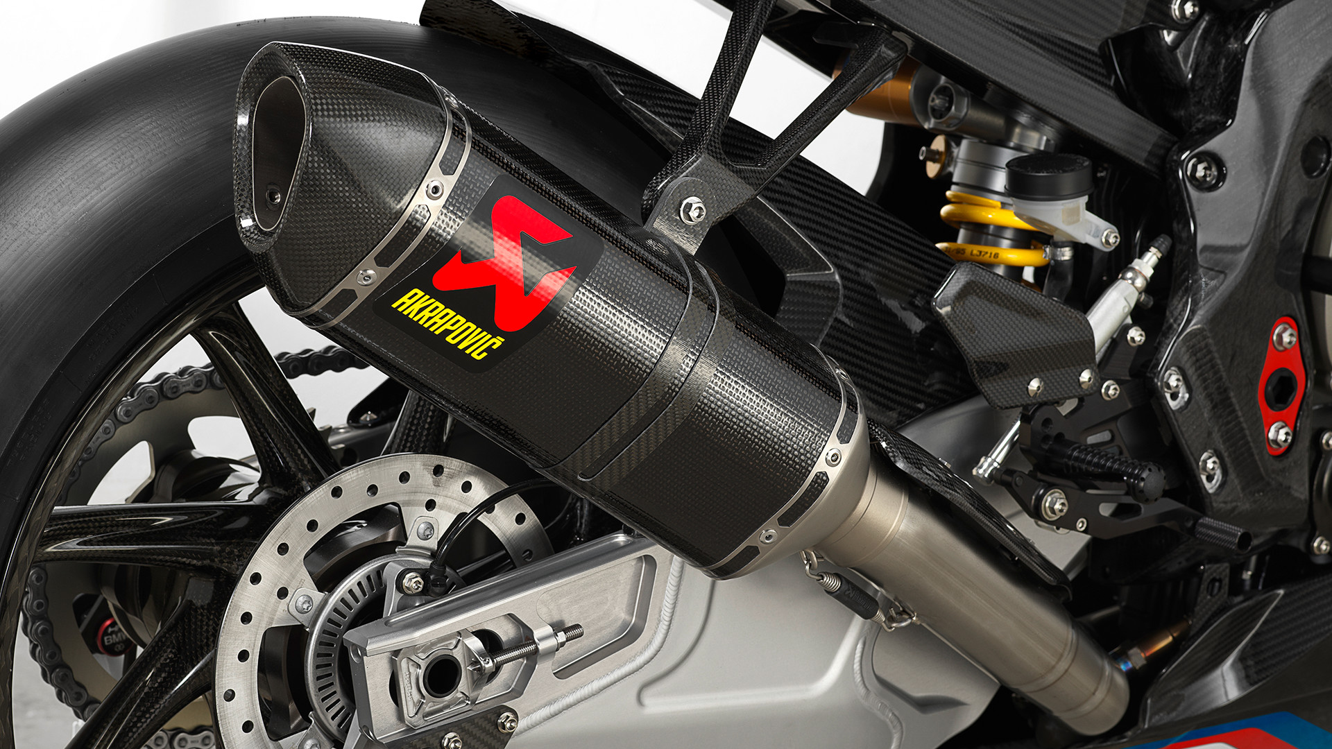 HP4 Race Akrapovič 实心钛排气系统